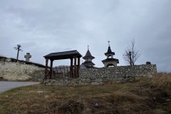 Biserica din piatra din Năeni 02