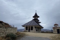Biserica din piatra din Năeni 04