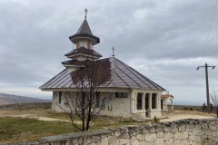 Biserica din piatra din Năeni 27