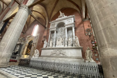 Biserica Santa Maria Gloriosa dei Frari 18