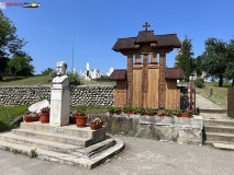 Biserica Sfântul Ierarh Nicolae Densuș 34