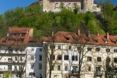 Le château au dessus de la ville