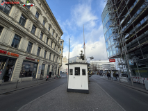 Checkpoint Charlie Berlin 09