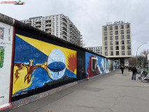 East Side Gallery din Berlin 16