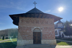 Mănăstirea Cârlomănești 12