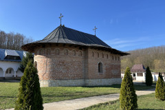 Mănăstirea Cârlomănești 35