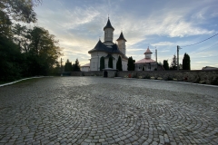 Manastirea Ciolpani 45