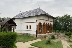Mănăstirea Cornu 17