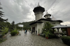 Mănăstirea Crișan 27