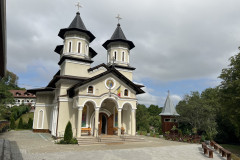 Mănăstirea Cucuiș 25