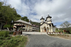 Mănăstirea Cucuiș 33