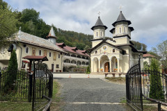 Mănăstirea Cucuiș 34