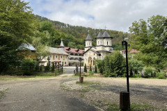 Mănăstirea Cucuiș 36