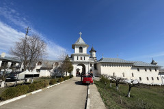 Mănăstirea Cudalbi 49