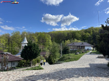 Mănăstirea Dălhăuți aprilie 2024 06