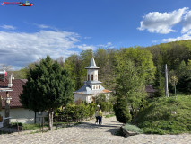 Mănăstirea Dălhăuți aprilie 2024 07