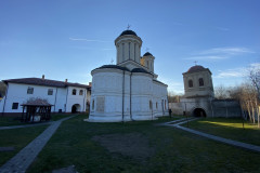 Mănăstirea Gura Motrului 43