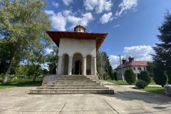Mănăstirea Izvorul Miron 17