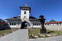 Mănăstirea Izvoru Mureşului 02