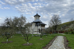 Mânăstirea Logreşti 06