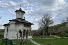 Mânăstirea Logreşti 09