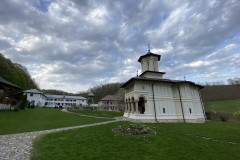 Mânăstirea Logreşti 36