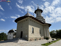 Mânăstirea Măgura Ocnei mai 2024 10