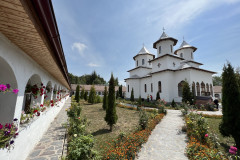 Mănăstirea „Naşterea Maicii Domnului“ de la Făget-Boholţ 08