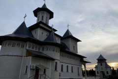 Mănăstirea Parincea 41