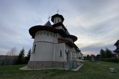 Mănăstirea Parincea 45