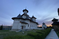 Mănăstirea Parincea 53