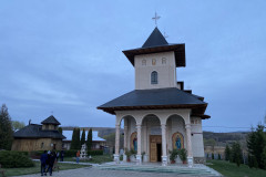 Mănăstirea Parincea 54