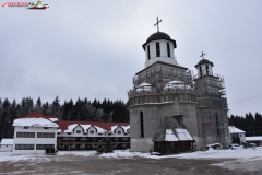 Mănăstirea Piatra Craiului 01