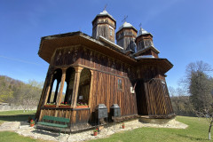 Mănăstirea Poiana Mărului 14