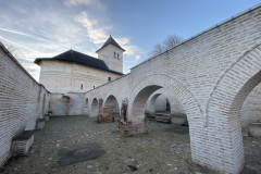 Mănăstirea Sfânta Treime Strehaia 19