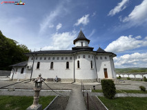 Mănăstirea Sfinții Apostoli Petru și Pavel Lipova aprilie 2024 04