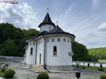 Mănăstirea Sfinții Apostoli Petru și Pavel Lipova aprilie 2024 05