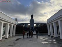 Memorialul de Război Sovietic din Tiergarten Berlin 01