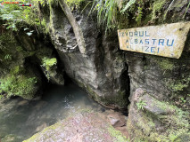 Peștera și izbucul Izvorul Albastru al Izei 18