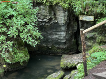 Peștera și izbucul Izvorul Albastru al Izei 30