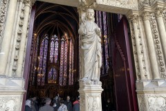 Sfânta Capelă de pe insula Cite din Paris  58