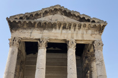 Templul lui Augustus și zeița Romei, Pula, Croatia 05